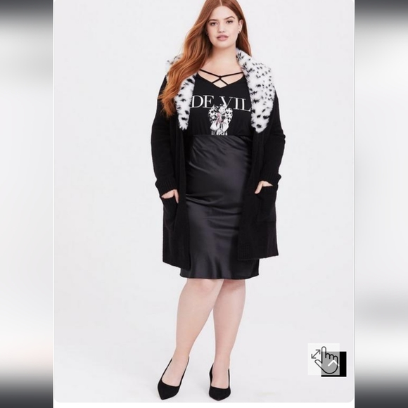 NWOT Black Disney x Torrid Cruella De Vil Strappy T Shirt - Picture 2 of 6